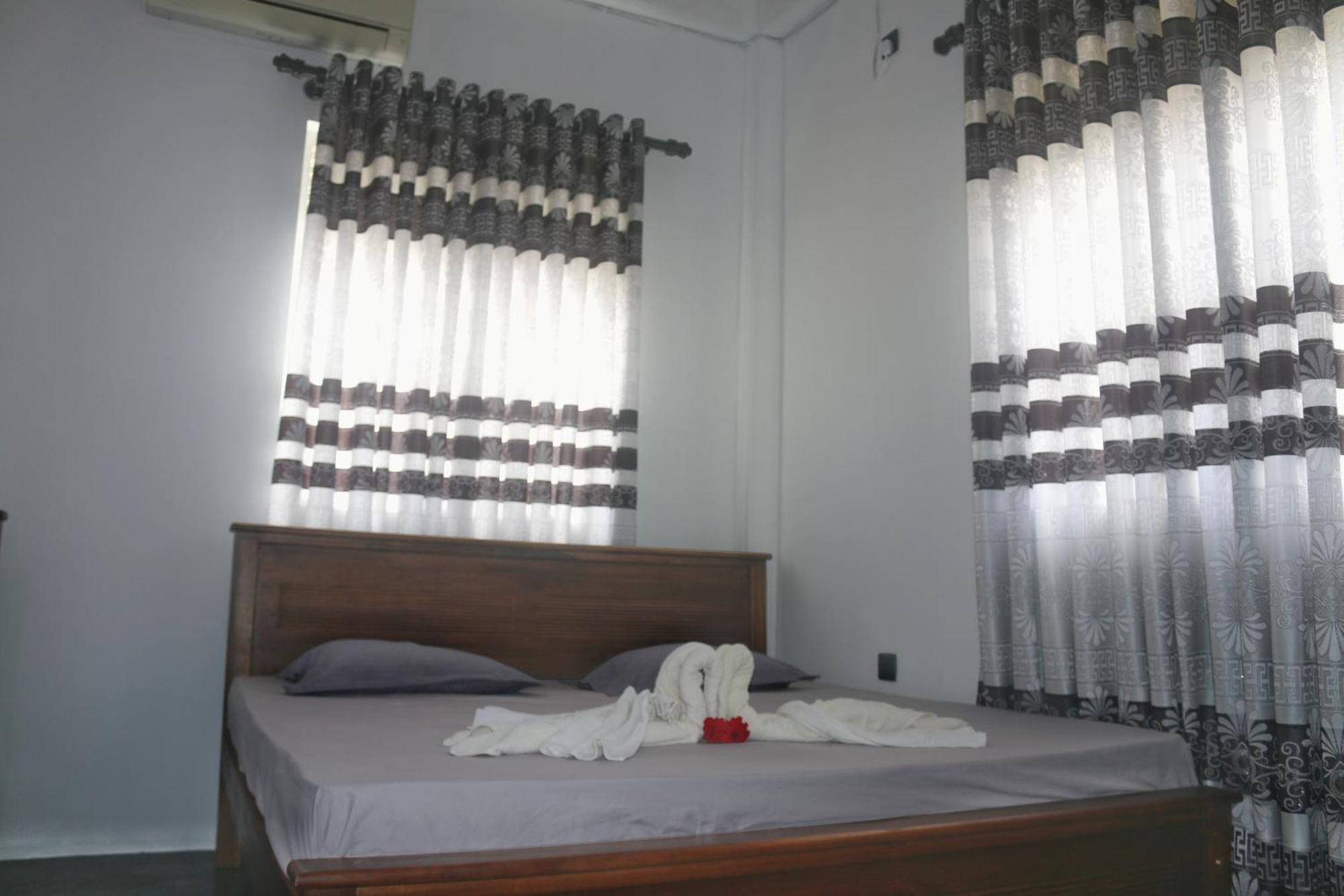 Dinuli Home Stay Ahungalla Buitenkant foto